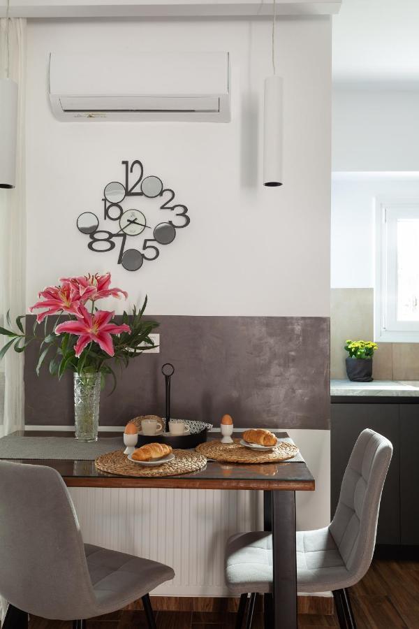 Seaside Apartment By Flisvos Marina Athens Exterior photo